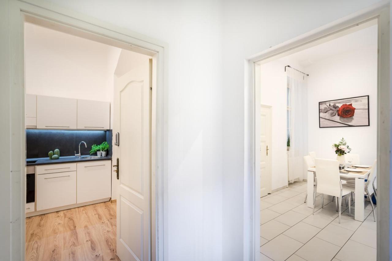 Real Apartments Vadasz Budapest Exteriör bild